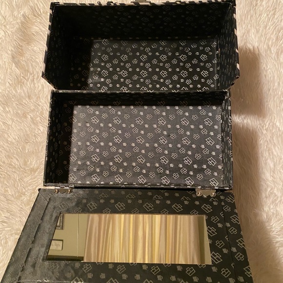 Caboodle’s Makeup Organizer Case - Picture 4 of 6